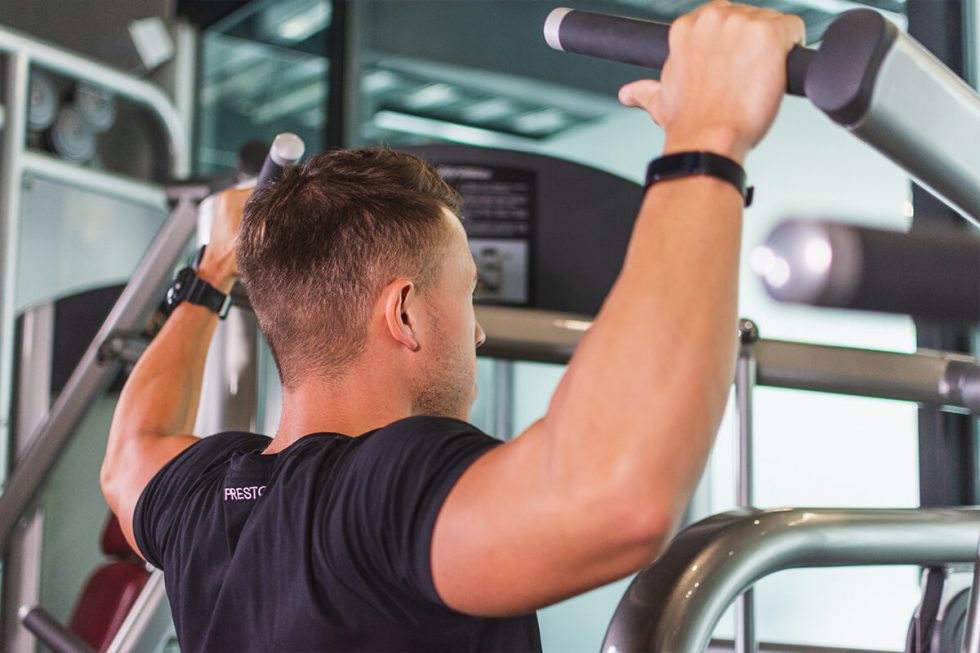When To Use Free Weights Vs Resistance Machines The Hussle Blog